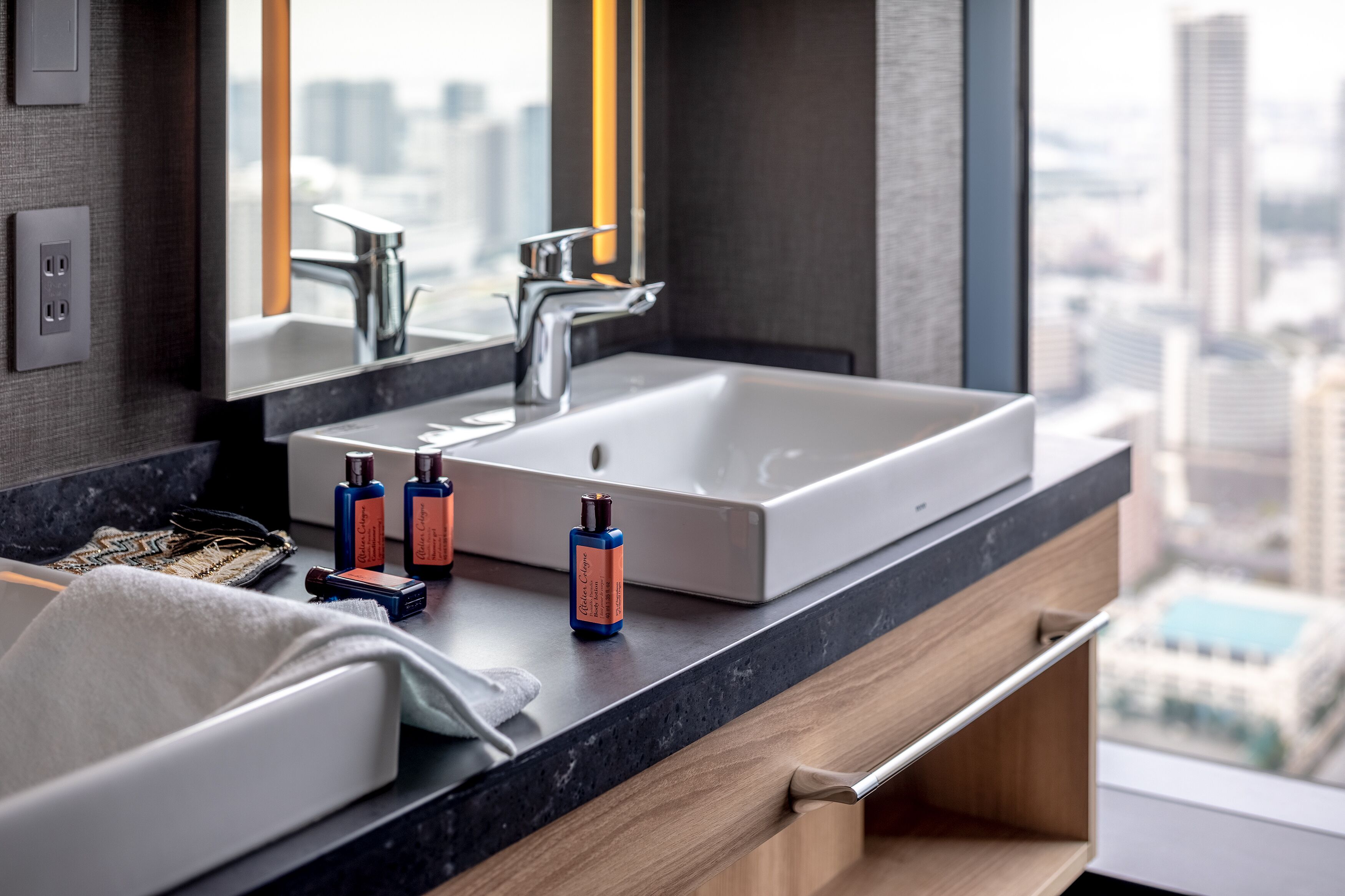 combined shower/bathtub, free toiletries, hair dryer, slippers