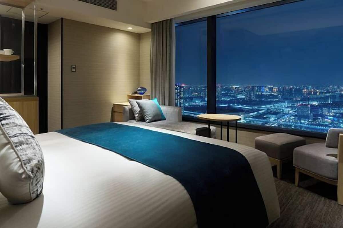 In-room safe, free WiFi, bed sheets