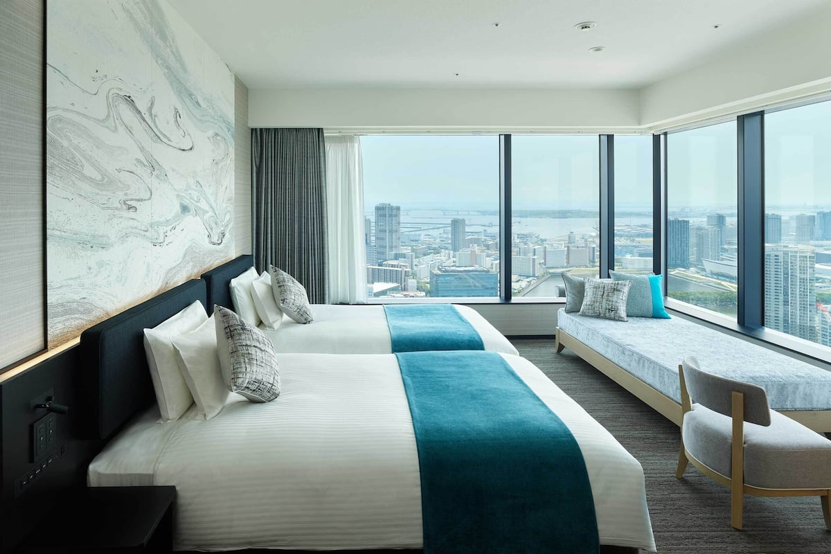 Deluxe , 2 beds , View Bath , Corner room, Non Smoking | In-room safe, free WiFi, bed sheets