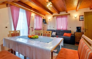 Dining - Gorgeous home in Novi Marof with sauna (Novi Marof)