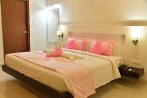 Laptop workspace, blackout curtains, free WiFi, bed sheets - Ags Holiday Resorts (Tirupattur)