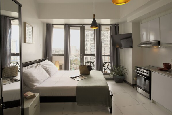 Studio Apartment | Iron/ironing board, free WiFi, bed sheets - KL Tower - PH Staycation (Makati)