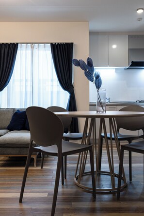 6 bedrooms, individually decorated, individually furnished - Waraku (Osaka)