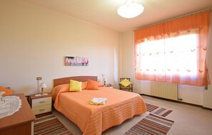 3 bedrooms, travel crib, free WiFi, bed sheets