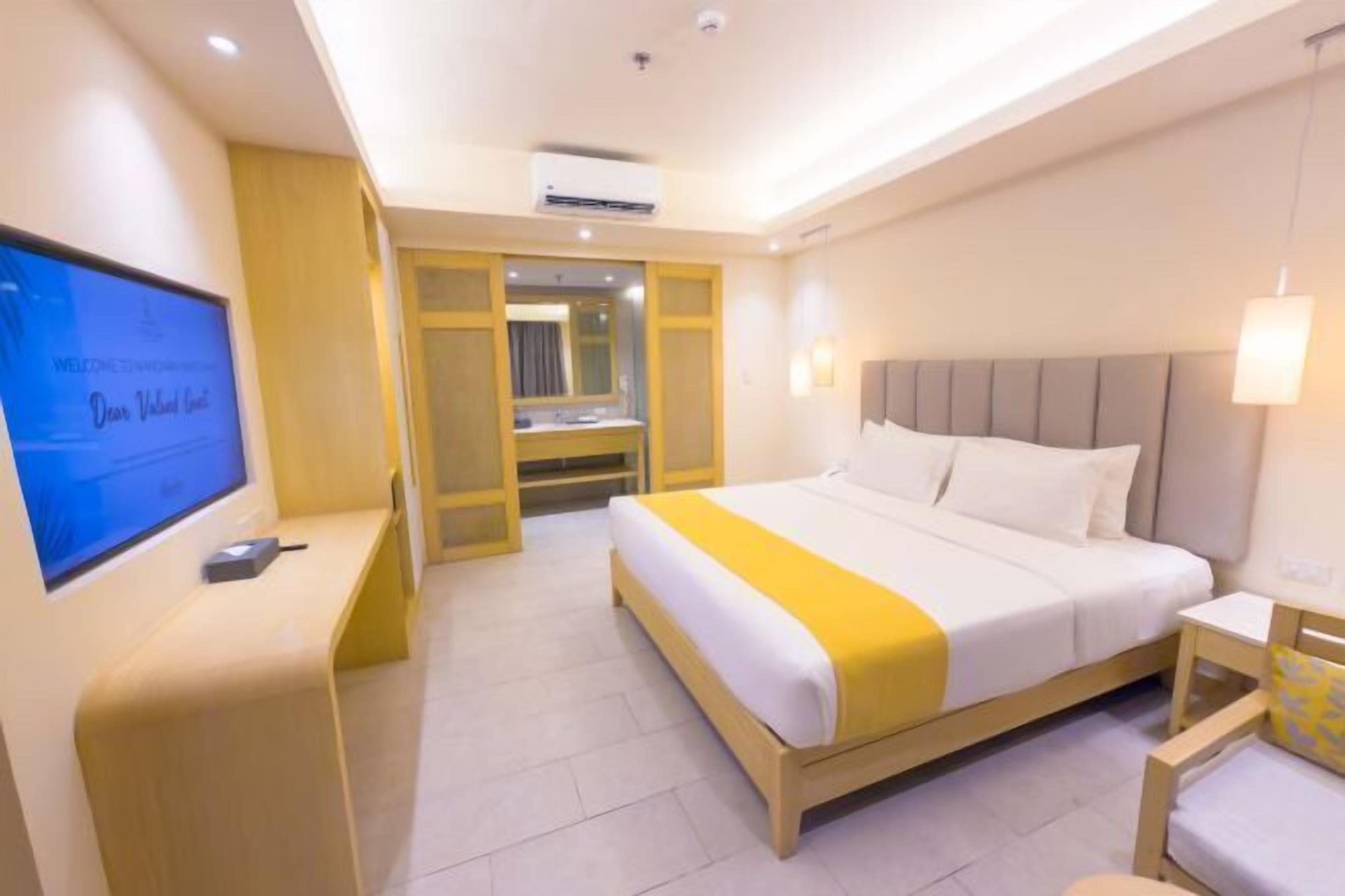 In-room safe, desk, iron/ironing board, free WiFi