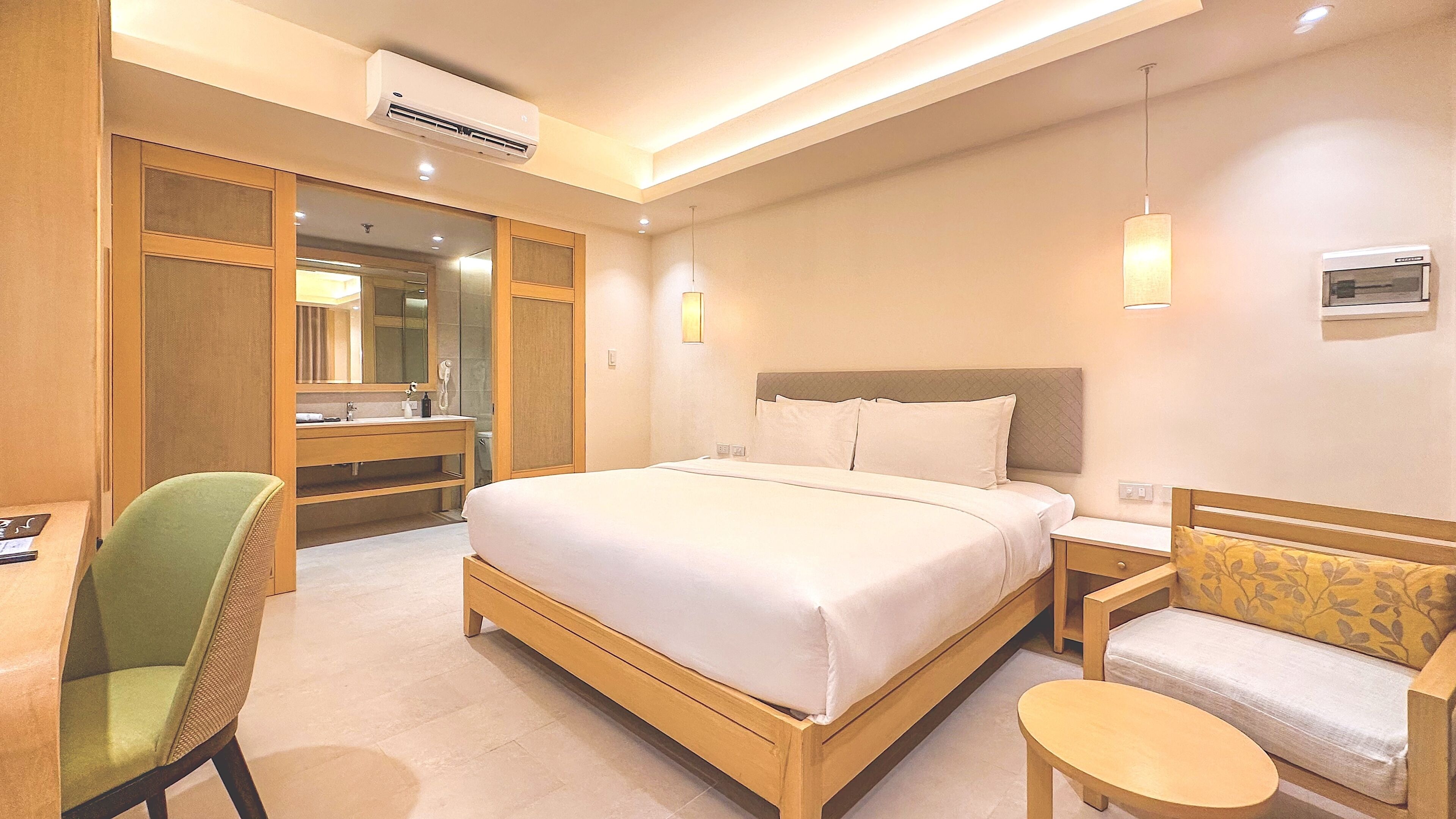 Deluxe Double Room | Peti besi dalam bilik, meja, seterika/papan seterika, Wi-fi percuma 