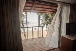 Sand Suite Room | Beach/ocean view