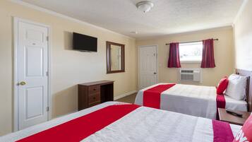 Egyptian cotton sheets, premium bedding, desk, free WiFi