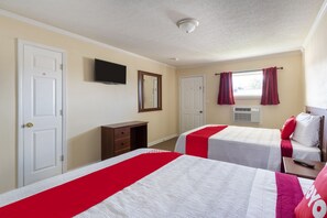 Egyptian cotton sheets, premium bedding, desk, free WiFi