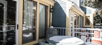 Incredible golf course location! Beautiful townhouse, pefect year round!