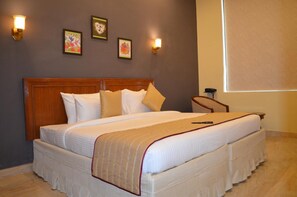 Caja fuerte, escritorio, tabla de planchar con plancha y wifi gratis