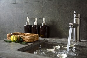 1 Schlafzimmer, Minibar, Schreibtisch, VerdunkelungsvorhÀnge