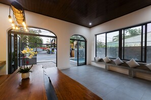 Lobby sitting area - The 1993 Homestay (Da Nang)