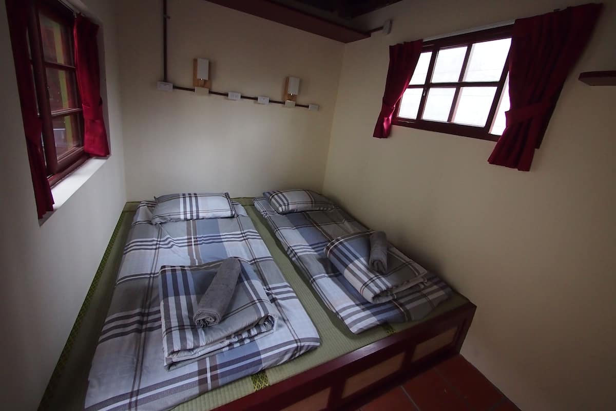 Individually decorated, blackout drapes, free WiFi, bed sheets