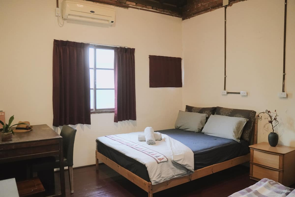 Kamar Quadruple | Tirai kedap cahaya, Wi-Fi gratis, dan didekorasi berbeda-beda