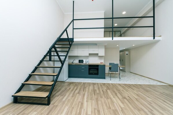 Apartment, 1 Bedroom (Duplex) | Private kitchen | Fridge, microwave, stovetop, electric kettle