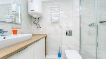 Apartment (Duplex) | Bathroom | Shower, hair dryer, slippers, towels