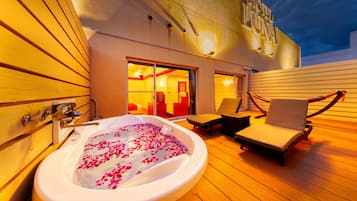 Suite Room | Private spa tub
