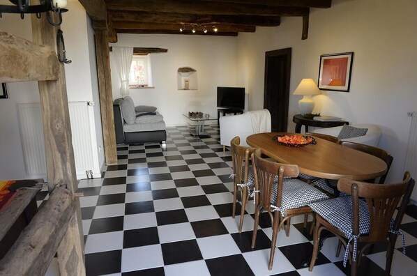 Desk, free WiFi, bed sheets