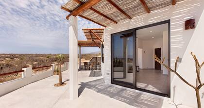 CASA TAKO 2, CLEAN modern studio unit, 5 minutes walk to kite launch beach.