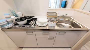 Refrigerador, microondas, placa de cocina, tetera/pava eléctrica