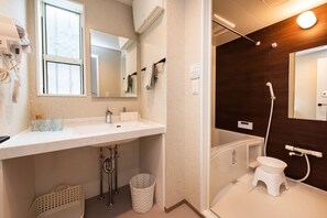 2 Bedrooms Townhouse B-2 | Bathroom | Free toiletries, hair dryer, slippers, bidet - GuestVilla HakoneYumoto RiverSide (Hakone)