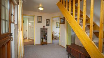 3 bedrooms, iron/ironing board, free WiFi, bed sheets