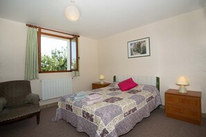 3 chambres, fer et planche à repasser, Wi-Fi gratuit, draps fournis