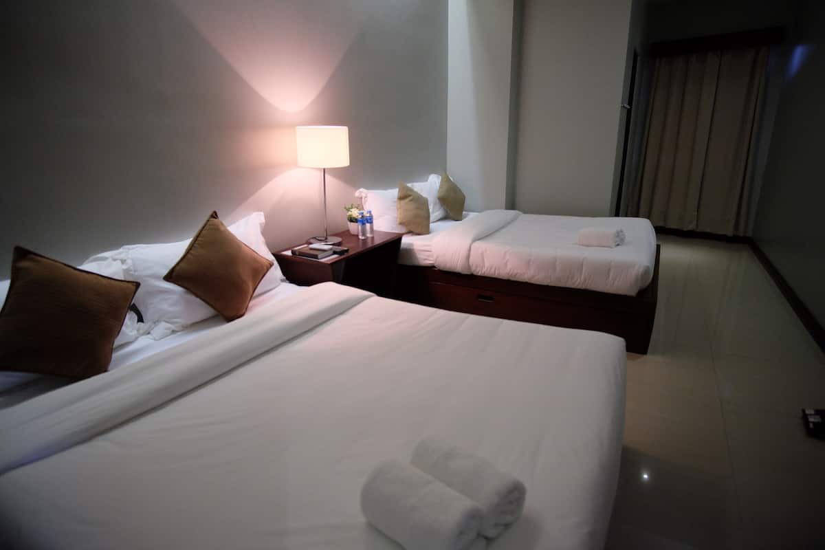 Sierra Madre Deluxe Quadruple Room | Soundproofing, free WiFi, bed sheets