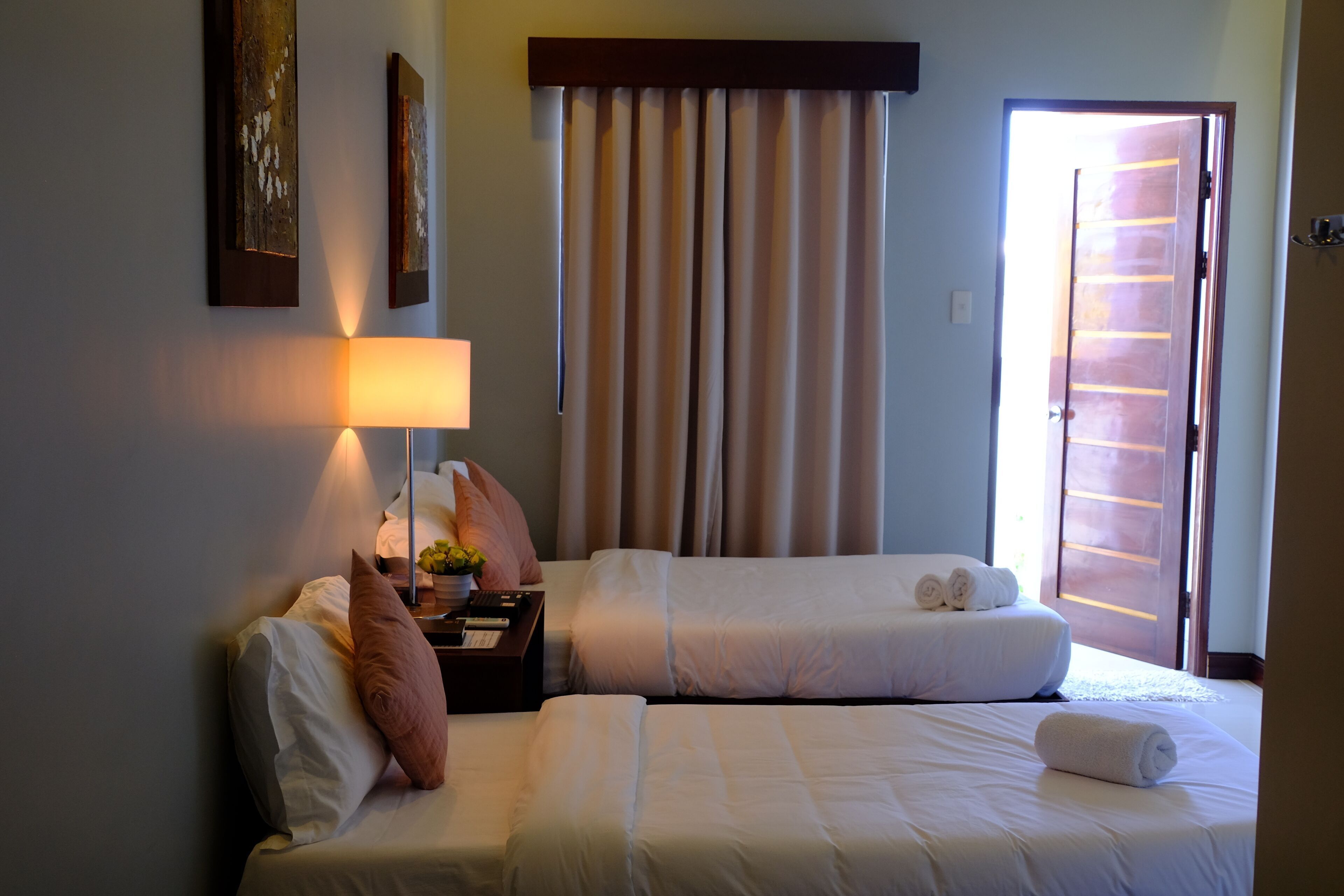 Soundproofing, free WiFi, bed sheets