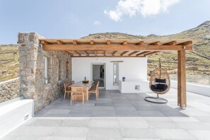 Villa, 6 Bedrooms | Terrace/patio