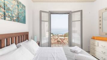 Villa, 2 Bedrooms | 2 bedrooms, free cots/infant beds, free WiFi, bed sheets