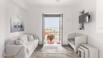 Villa, 2 Bedrooms | Living room | Flat-screen TV