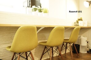 Apartment (101&201) | In-room dining - Hotel TomasMakishi (Naha)