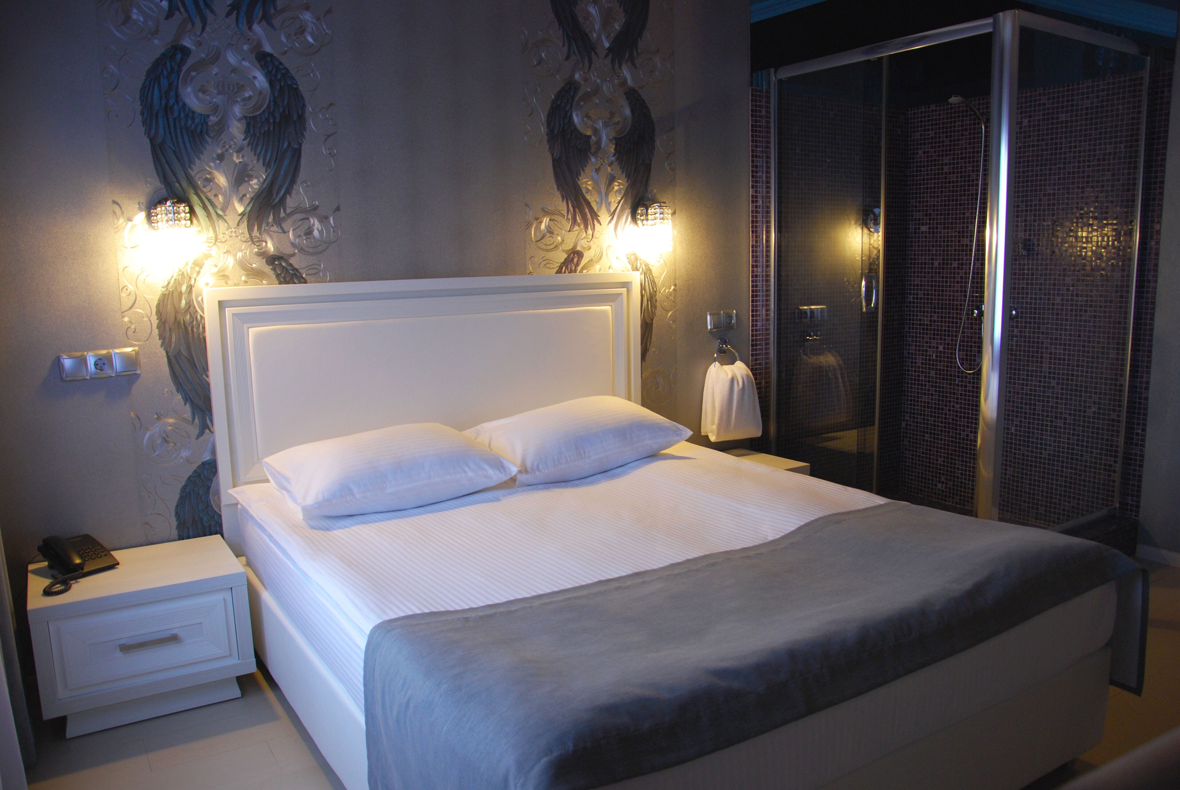 Premium bedding, in-room safe, desk, laptop workspace