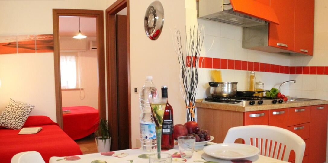 Bungalow (C) | Private kitchenette | Fridge, stovetop, cookware/dishes/utensils
