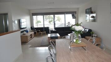 Villa (4 Bedrooms) | Living room | TV, books, stereo