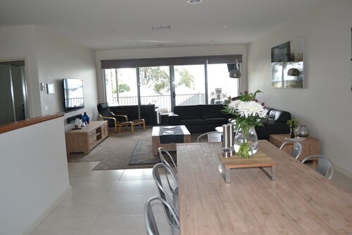 Waterview- Stoneleigh at Yarra