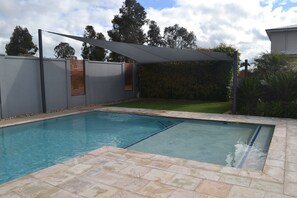 حمّام سباحة خارجي