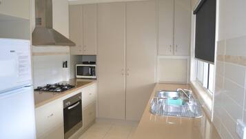 Villa (3 Bedrooms) | Private kitchen | Microwave, stovetop, dishwasher