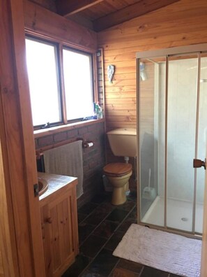 House (4 Bedrooms) | Bathroom | Bathtub, hair dryer - Water's Edge Bundalong (Bundalong)