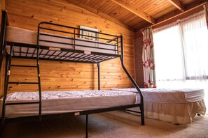 ハウス (4 Bedrooms) | 4 室のベッドルーム、ベッドシーツ