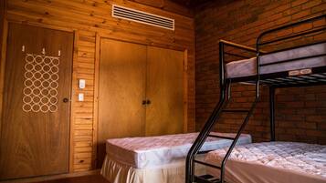 House (4 Bedrooms) | 4 bedrooms, bed sheets