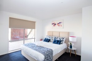 4 bedrooms, iron/ironing board, bed sheets