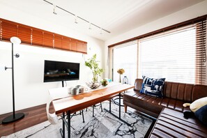 Flat-screen TV - Casa de la Familia (Sapporo)