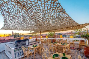 Breakfast, lunch and dinner served - Riad Art & Emotions Boutique Hotel & Spa (Marrakech)