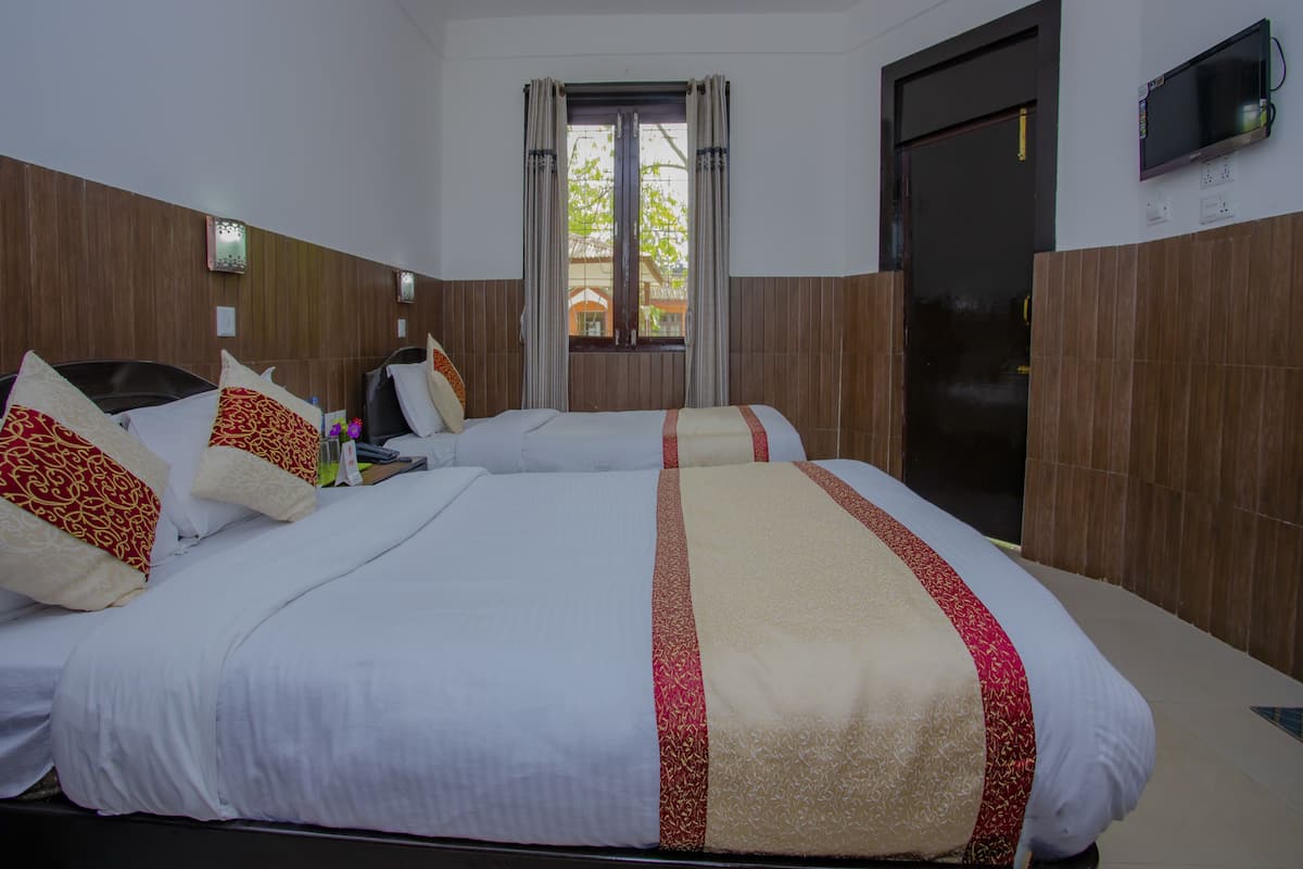 Deluxe kamer, 1 twee- of 2 eenpersoonsbedden | Luxe beddengoed, individueel gedecoreerd, individueel gemeubileerd