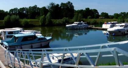 Maison individuelle grand terrain étang proche Jura et route des vins