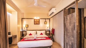 In-room safe, desk, WiFi (free), individually decorated - Prabha Palace (Ahmednagar)