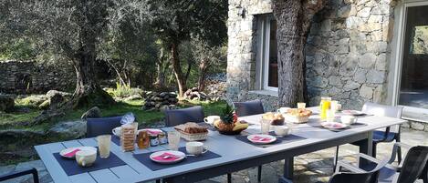 Outdoor dining